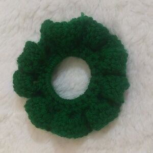 NWOT Handmade Green Crocheted Scrunchy Acrylic